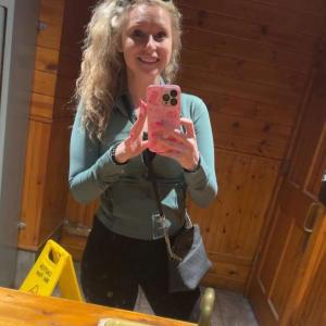 Mineelyinaer|||, 45, woman