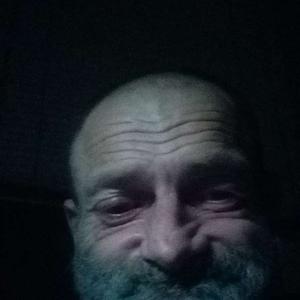 James |||, 42, man